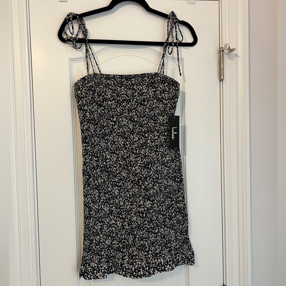 Lulus Dresses & Skirts - Lulus floral ruched dress
